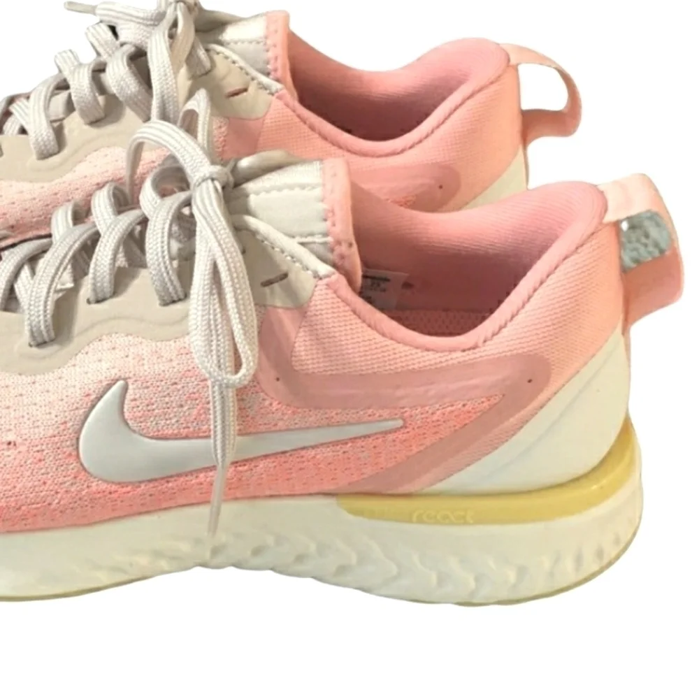 NIKE‎ Odyssey React Running Shoes Size 10 pink and White like new condition